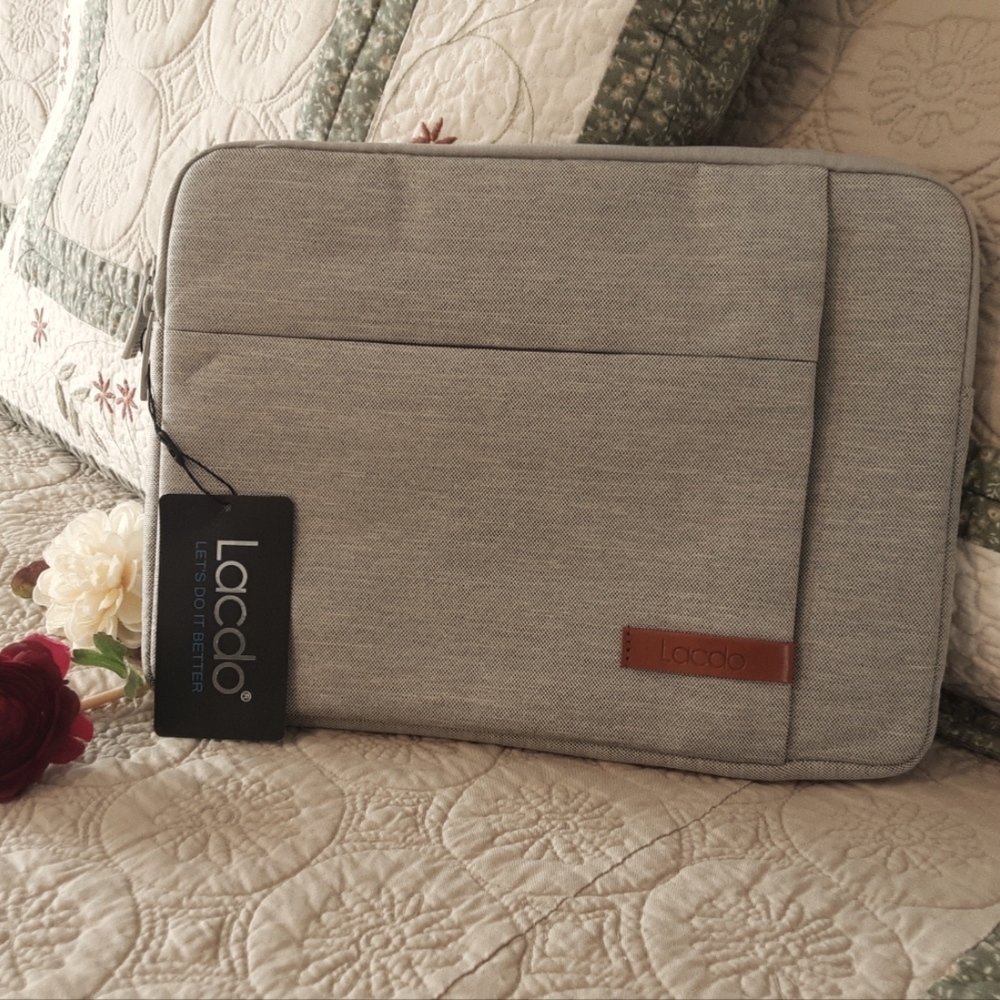 NEW WITH TAGS LACDO LAPTOP/ TABLET SLEEVE CASE